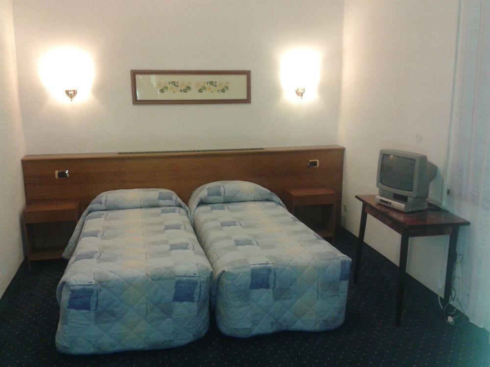 Hotel Rosalpina リーヴァ・デル・ガルダ エクステリア 写真